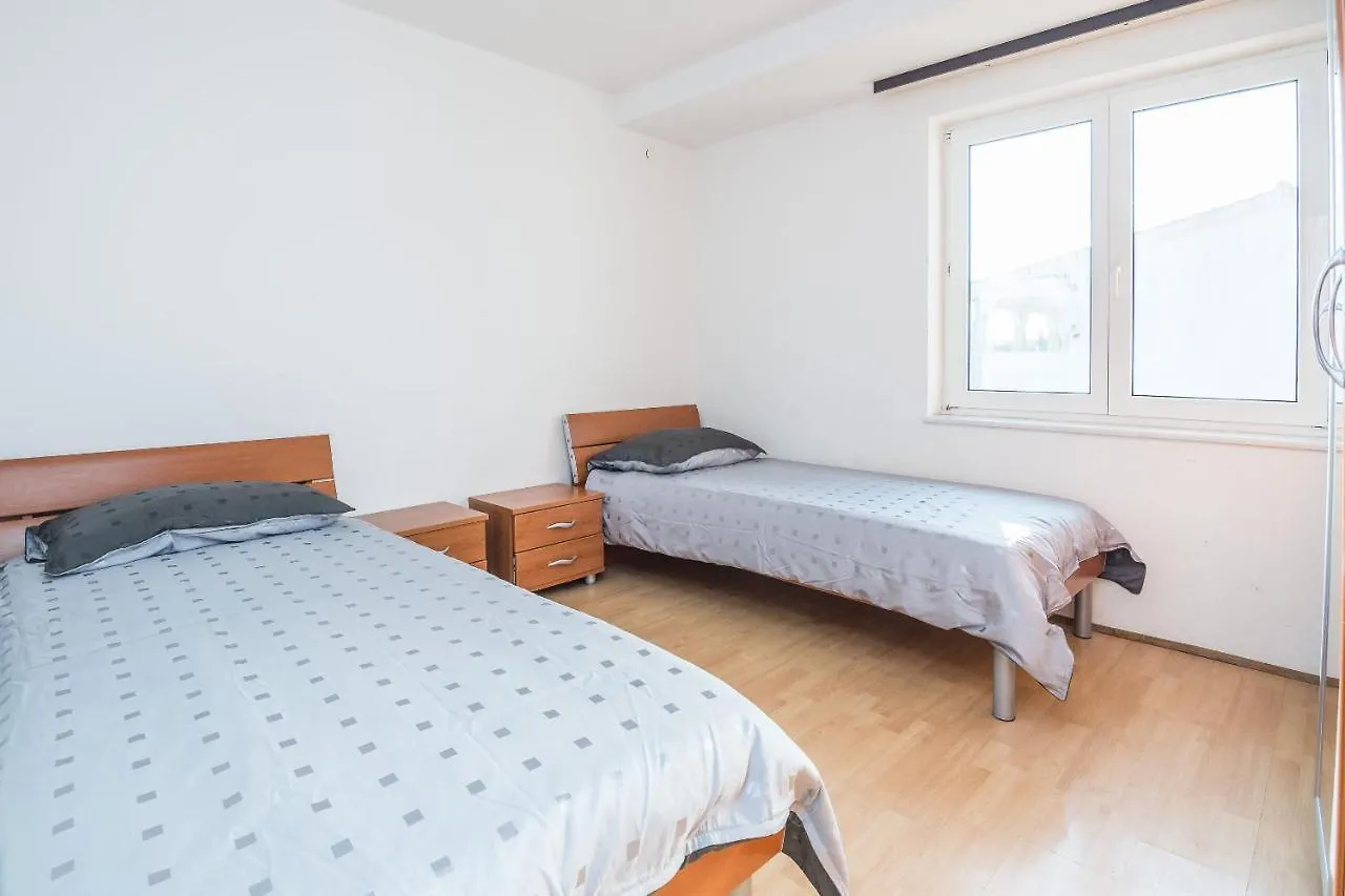 Apartment Filipovic Vir 0*,